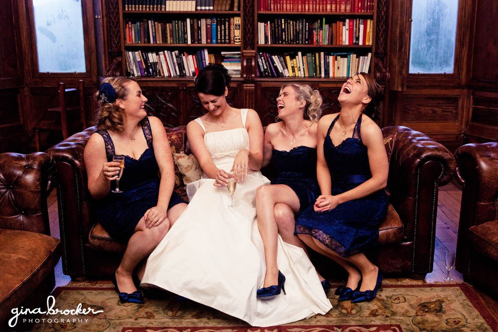 bride-laughing-with-bridesmaids